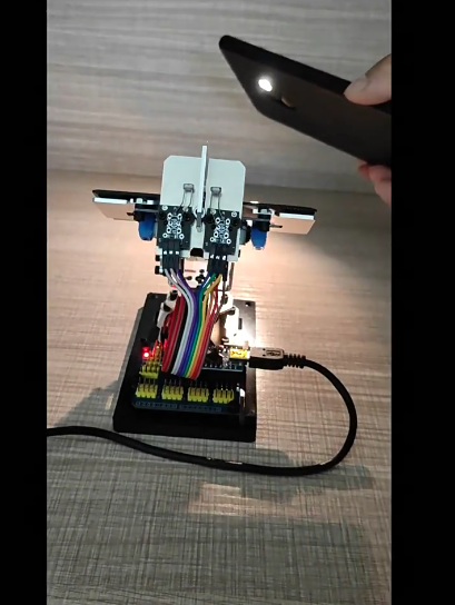 Renewable Energy Us - Kit Pelacak Surya DIY - Sistem